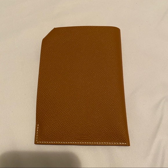 Hermes Passport Holder in Gold - Picture 3 of 3